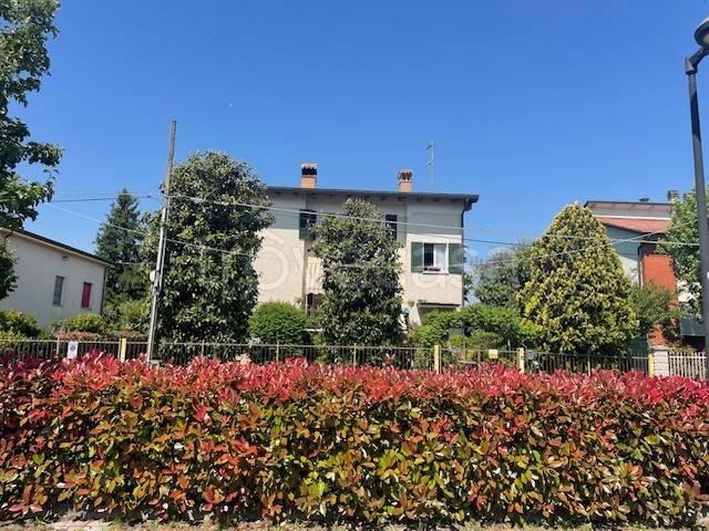 Villa bifamiliare in vendita a Parma, San Prospero