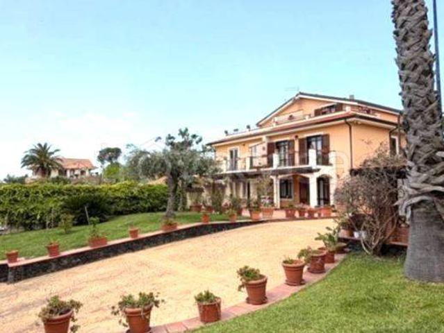 Villa bifamiliare in vendita a Pedara via dell'Aria