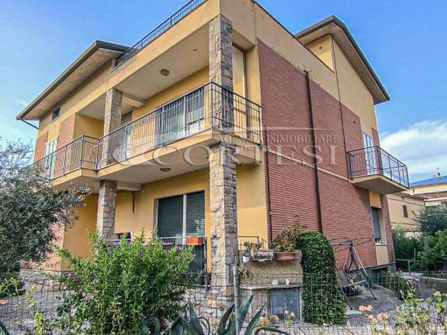Villa bifamiliare in vendita a Perugia via Gabriella Ferri, 6, Montebello
