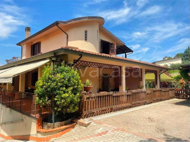 Villa bifamiliare in vendita a Perugia, Cenerente Canneto