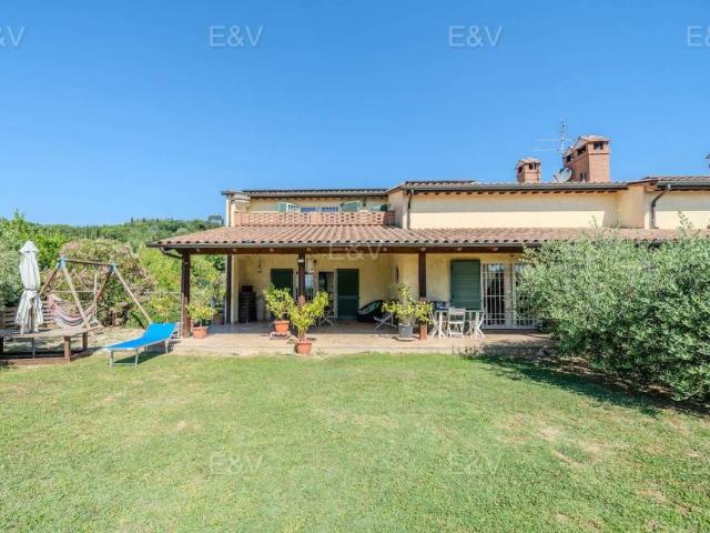 Villa bifamiliare in vendita a Perugia, Montebello