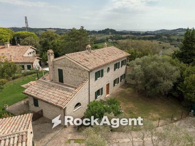 Villa bifamiliare in vendita a Pesaro strada Madonna dei Mazza, Novilara