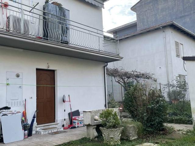 Villa bifamiliare in vendita a Piacenza