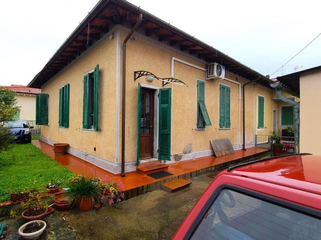 Villa bifamiliare in vendita a Pietrasanta