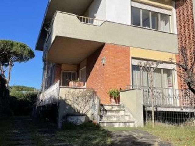 Villa bifamiliare in vendita a Pietrasanta