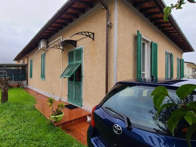 Villa bifamiliare in vendita a Pietrasanta