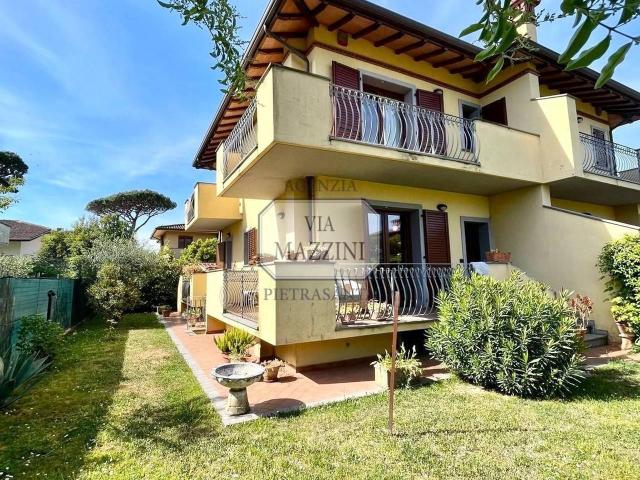 Villa bifamiliare in vendita a Pietrasanta