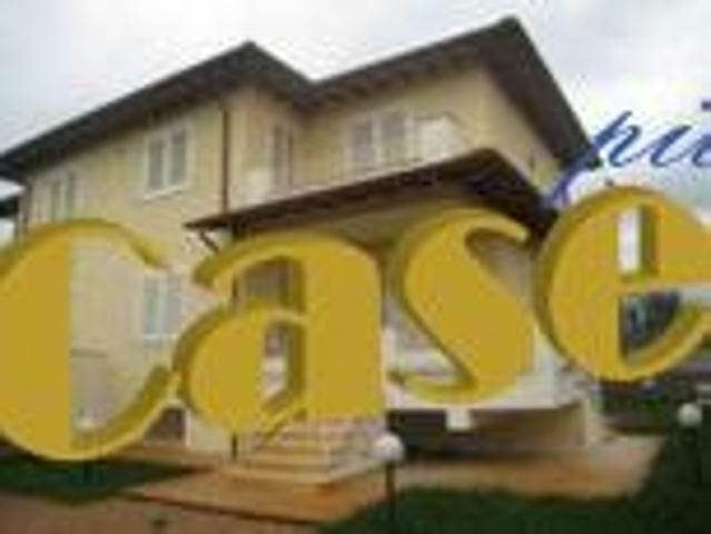 Villa bifamiliare in vendita a Pietrasanta