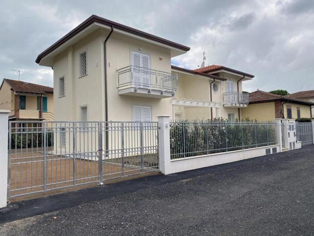 Villa bifamiliare in vendita a Pietrasanta