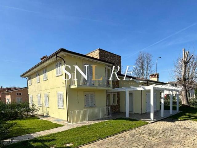 Villa bifamiliare in vendita a Pietrasanta via Bugneta