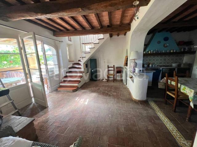 Villa bifamiliare in vendita a Pietrasanta via Riccardo Zandonai