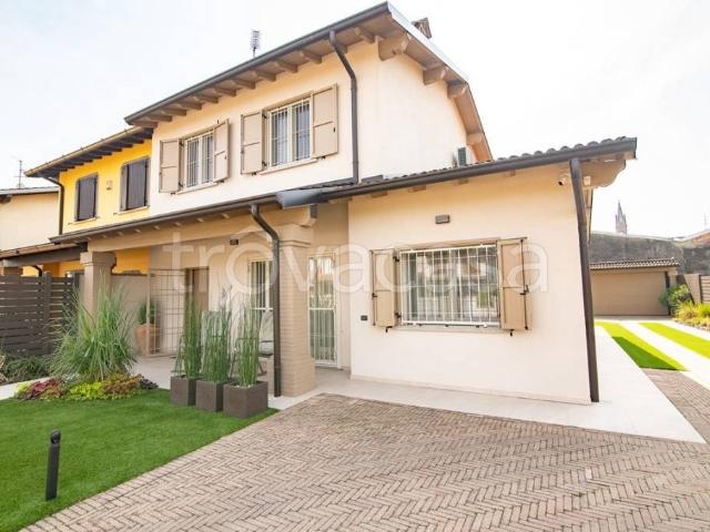 Villa bifamiliare in vendita a Pieve Delmona, Gadesco Pieve Delmona