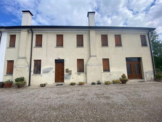 Villa bifamiliare in vendita a Pincara