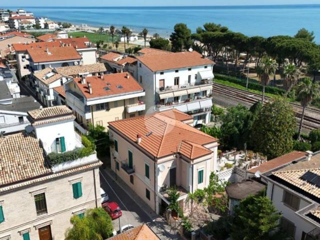 Villa bifamiliare in vendita a Pineto