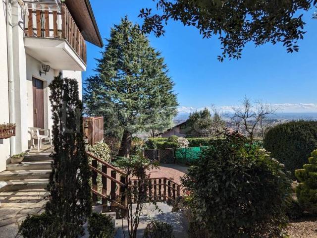 Villa bifamiliare in vendita a Pino Torinese via delle Viole, 12