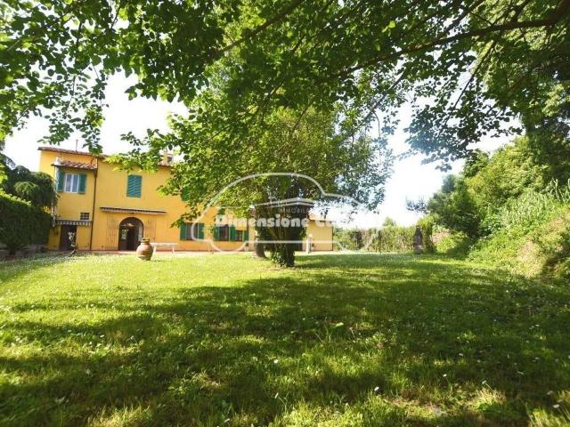 Villa bifamiliare in vendita a Pisa