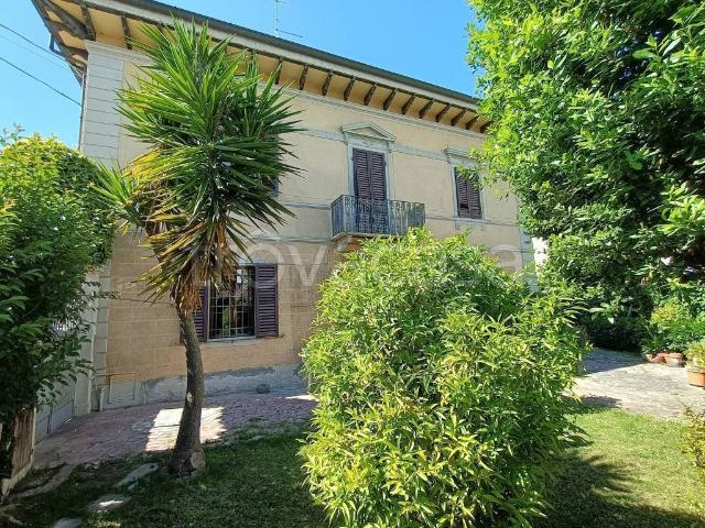Villa bifamiliare in vendita a Pisa via Silvio Luschi, Landi