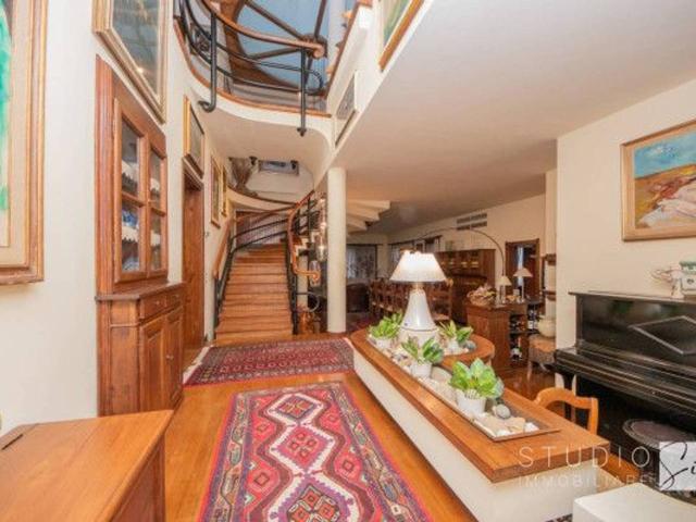 Villa bifamiliare in vendita a Pistoia