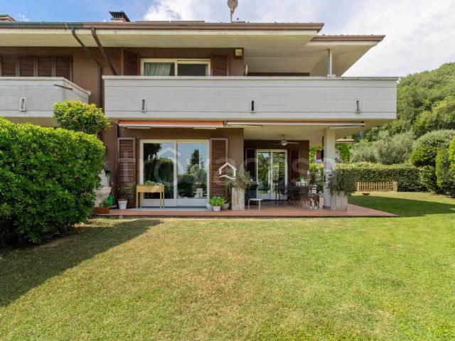 Villa bifamiliare in vendita a Puegnago del Garda via Fontanelli, 1/a, Castello