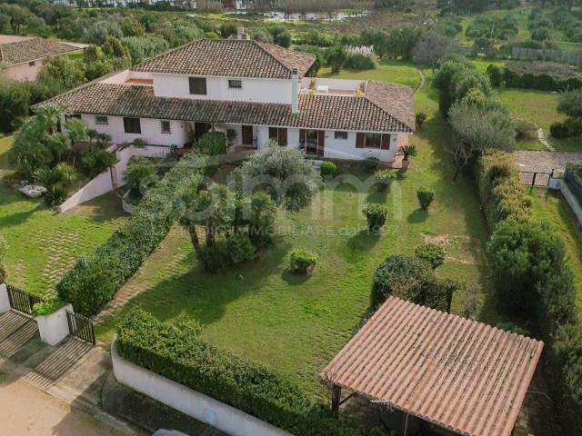 Villa Bifamiliare in vendita a Pula