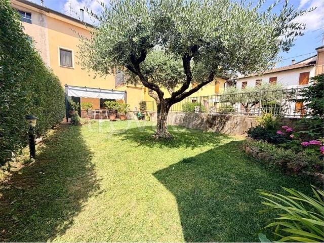 Villa bifamiliare in vendita a Quaderni, Villafranca di Verona