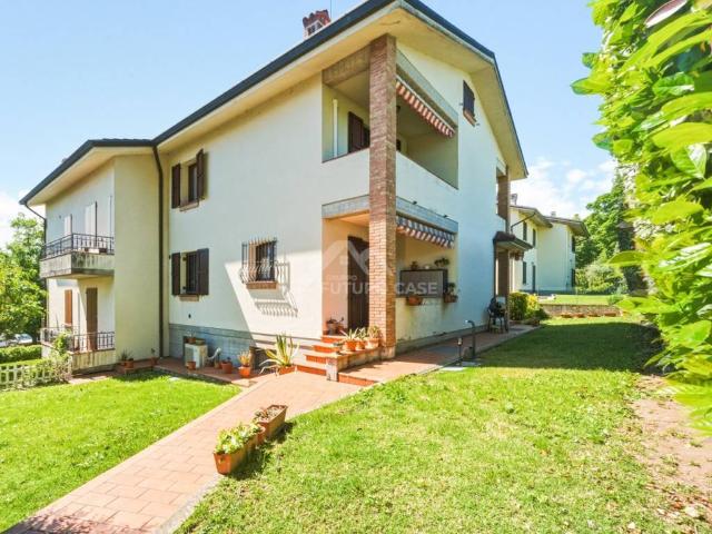 Villa bifamiliare in vendita a Quattro Castella