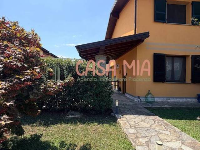Villa bifamiliare in vendita a Rottofreno via Paul Harris