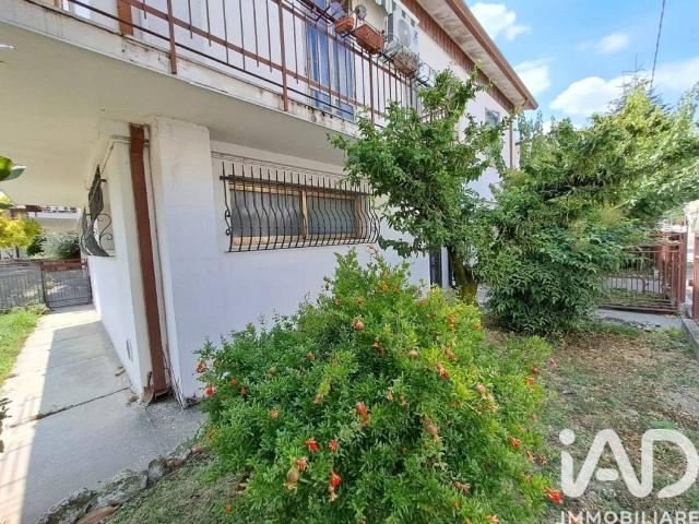 Villa bifamiliare in vendita a Rovigo via Re di Puglia