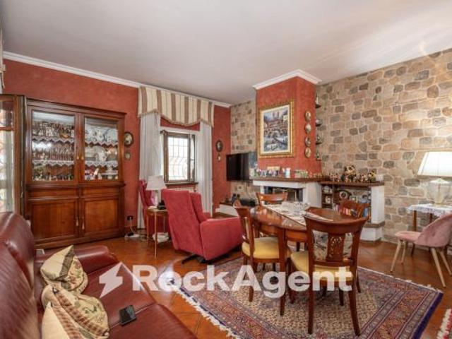 Villa bifamiliare in vendita a Roma