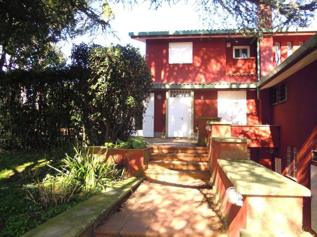 Villa bifamiliare in vendita a Roma