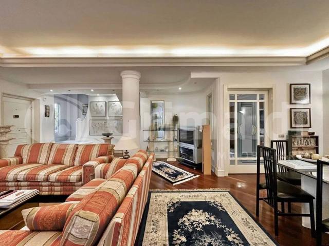 Villa bifamiliare in vendita a Roma