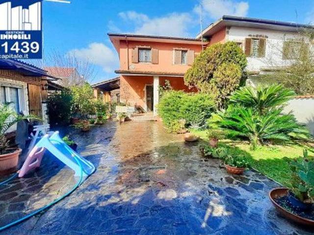 Villa bifamiliare in vendita a Roma