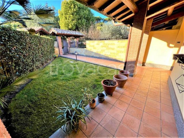 Villa bifamiliare in vendita a Roma via Augusto Gaudenzi, Pisana Bravetta