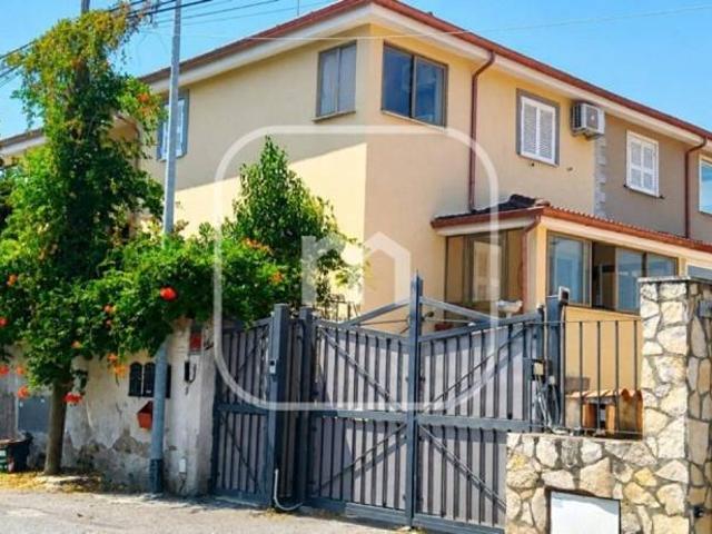 Villa bifamiliare in vendita a Roma via Bolotana, Rocca Cencia