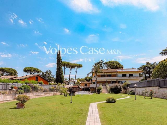 Villa bifamiliare in vendita a Roma via Bonvesin de la Riva, Casal Monastero