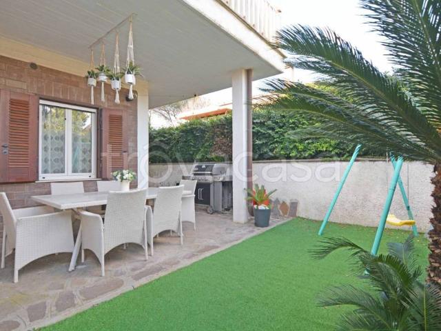 Villa bifamiliare in vendita a Roma via Gennaro Astaritta, 3, Infernetto