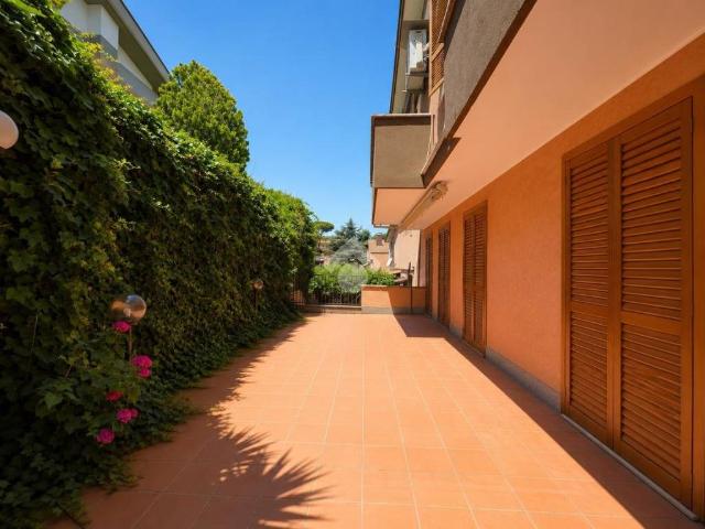 Villa bifamiliare in vendita a Roma via Giuseppe Adami, 21, La Storta