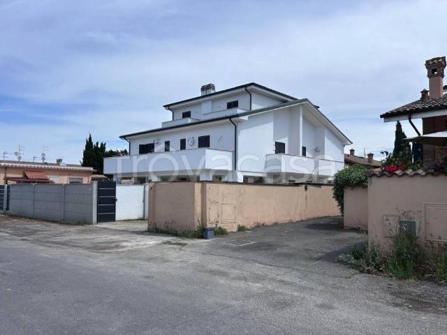 Villa bifamiliare in vendita a Roma via Giuseppe Fiorelli, Ostia Antica