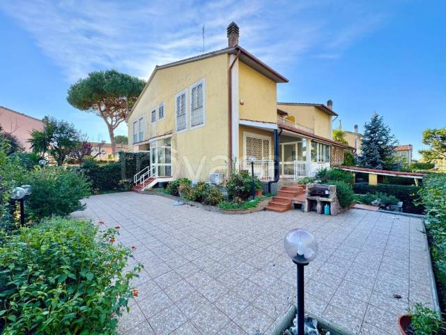 Villa bifamiliare in vendita a Roma via di Macchia Saponara, Axa