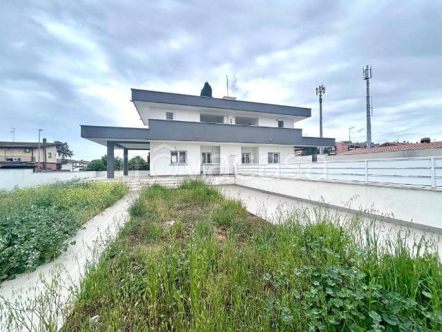 Villa bifamiliare in vendita a Roma via Elia Facchini, 140, Casal Palocco