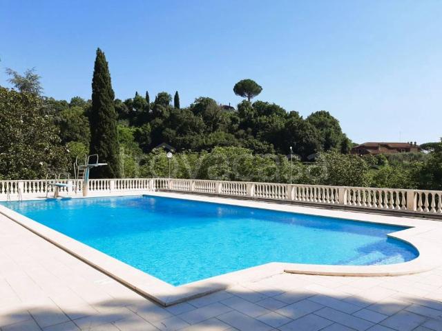 Villa bifamiliare in vendita a Roma via Falerna, 171, Trigoria