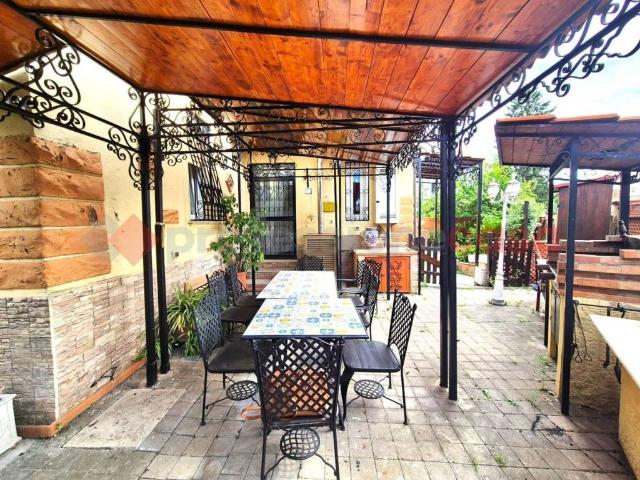 Villa bifamiliare in vendita a Roma via Fra' Mauro, Pigneto