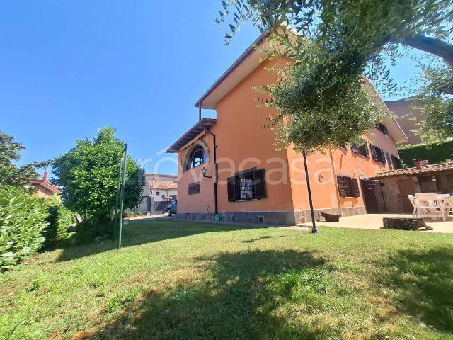 Villa bifamiliare in vendita a Roma via Fratelli Durante, 90, La Storta