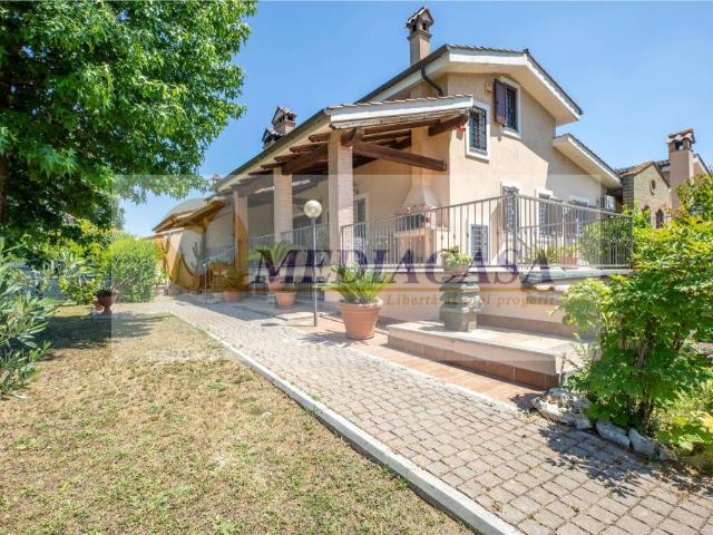 Villa bifamiliare in vendita a Roma via Lamberto Vignoli, 26B, La Storta