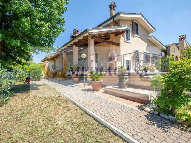 Villa bifamiliare in vendita a Roma via Lamberto Vignoli, 26b, La Storta