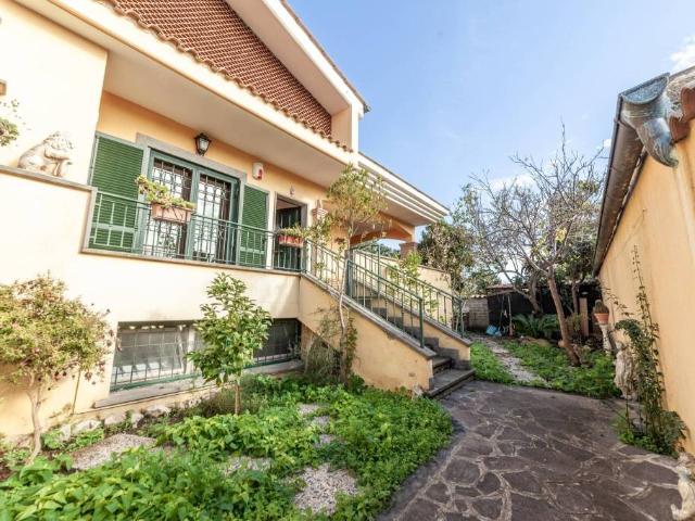 Villa bifamiliare in vendita a Roma via Luigi Fontana Russo, Casal Selce
