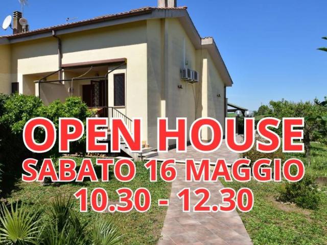 Villa bifamiliare in vendita a Roma via Montaguto, 1, Santa Fumia