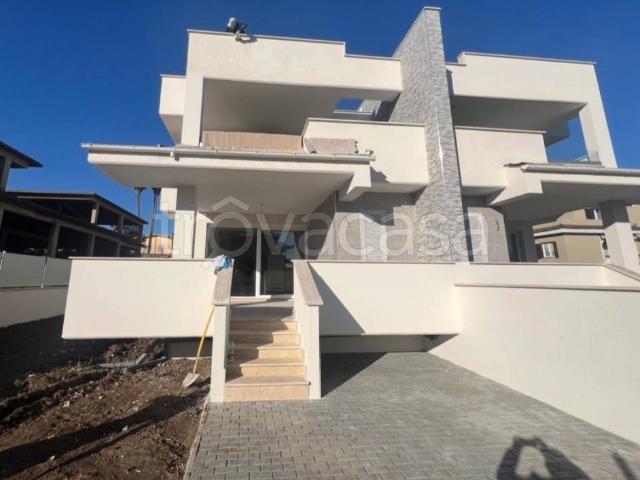 Villa bifamiliare in vendita a Roma via Pietro Castino, 72, Collina delle Muse