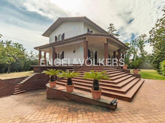 Villa bifamiliare in vendita a Roma via Quarona, Valle Santa