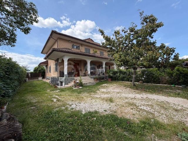 Villa bifamiliare in vendita a Roma via Rubiana, Casalotti